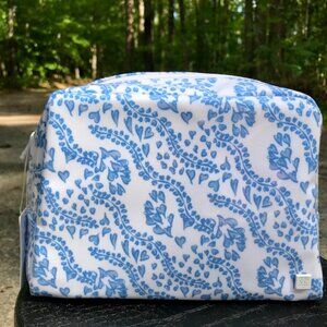 TRVL Medium Wash Bag - All Heart Blue